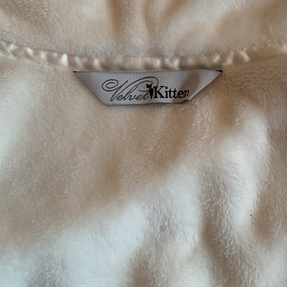 Velvet Kitten White Bathrobe NWOT Small - Picture 10 of 11